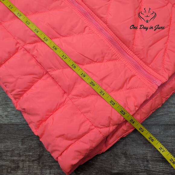 Old Navy Women's Coral Puffer Vest - Picture 4 of 5